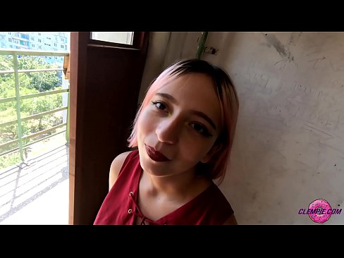 ❤️ Studint Sensual sûget in frjemdling yn 'e bûtenwrâld - Cum op syn gesicht ❤️❌ Moaie porno by wy ❤
